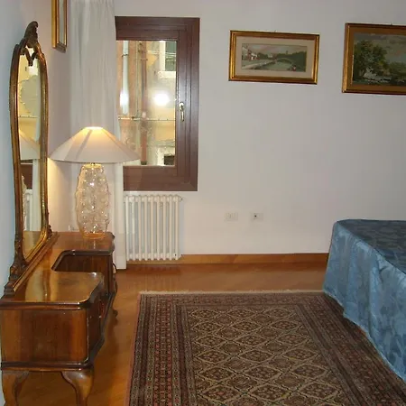 Del Console Apartment *