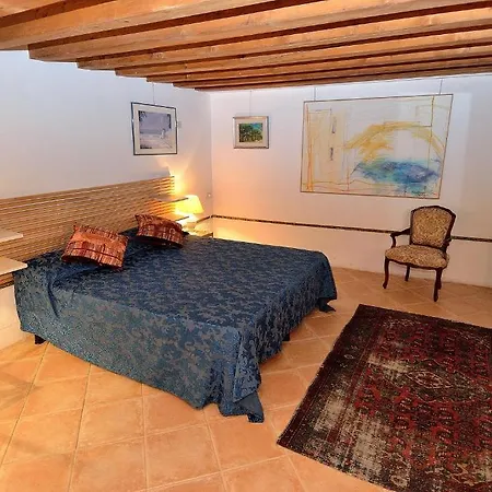 Del Console Apartment